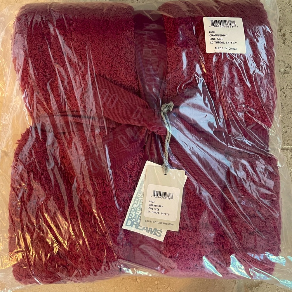 Barefoot Dreams CozyChic Throw NWT in original packaging